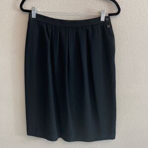 Liz Claiborne- Black pencil skirt- 12P